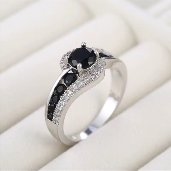 New Women’s 925 Silver Beautiful Sapphire Ring - Picture 4 of 8